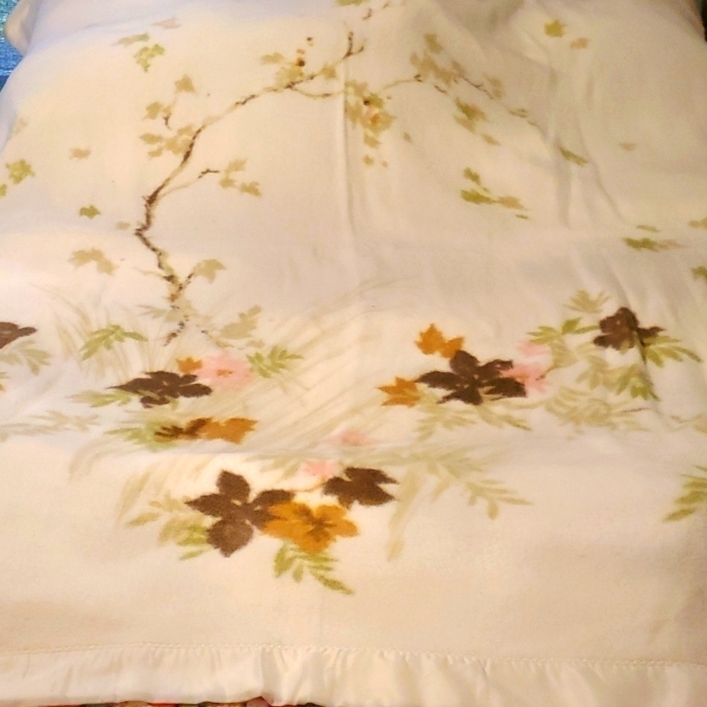 Vintage Satin Trimmed Binding Cream with Soft Floral Colored‎ 74" x 82" Blanket